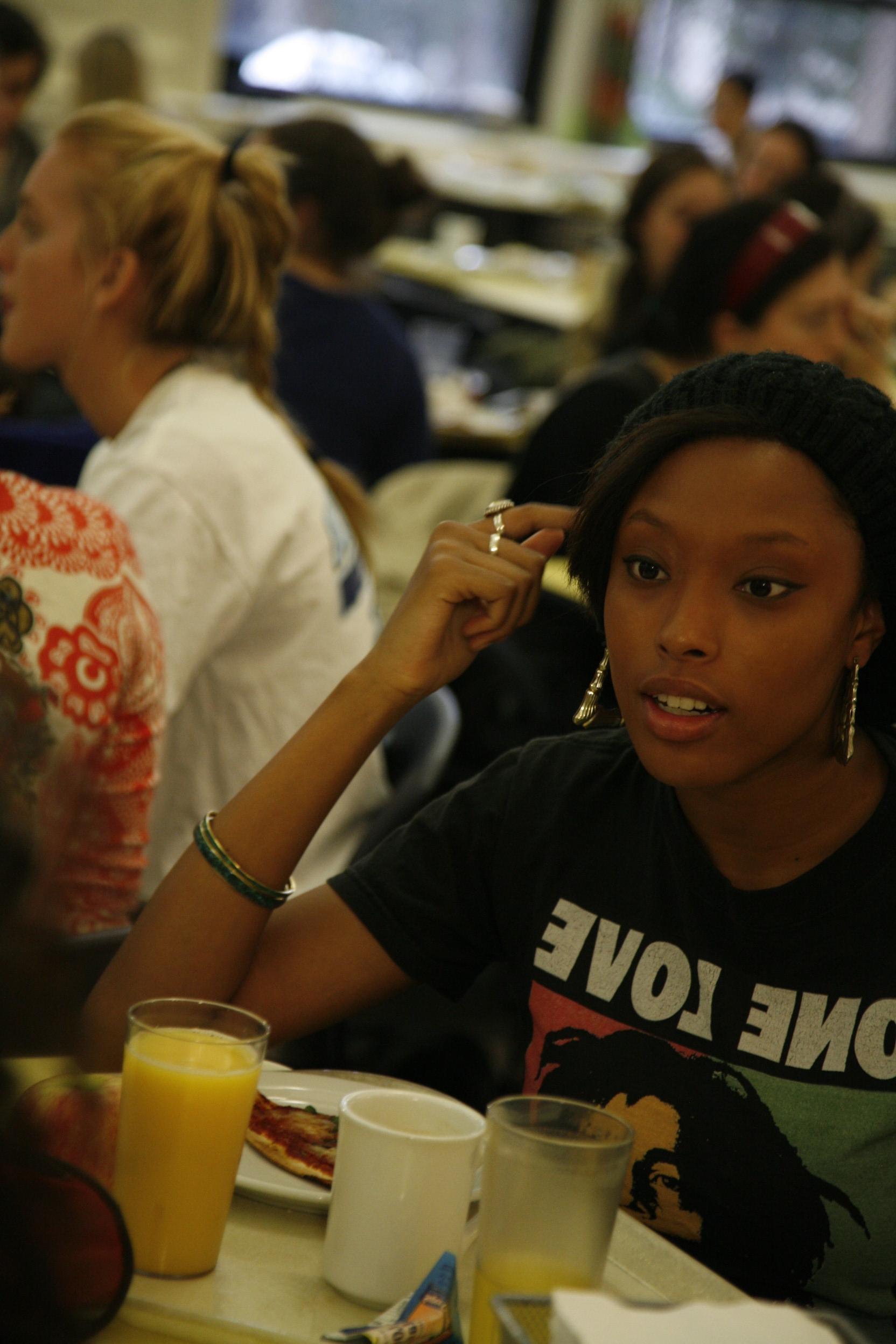 Students eating in Hewitt cafeteria